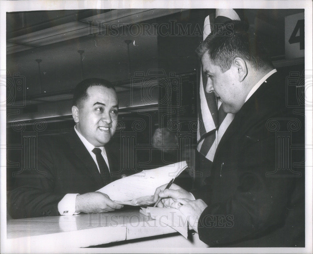 1963 Press Photo Elias Soto filing petition for alderman of the 42nd ward - Historic Images