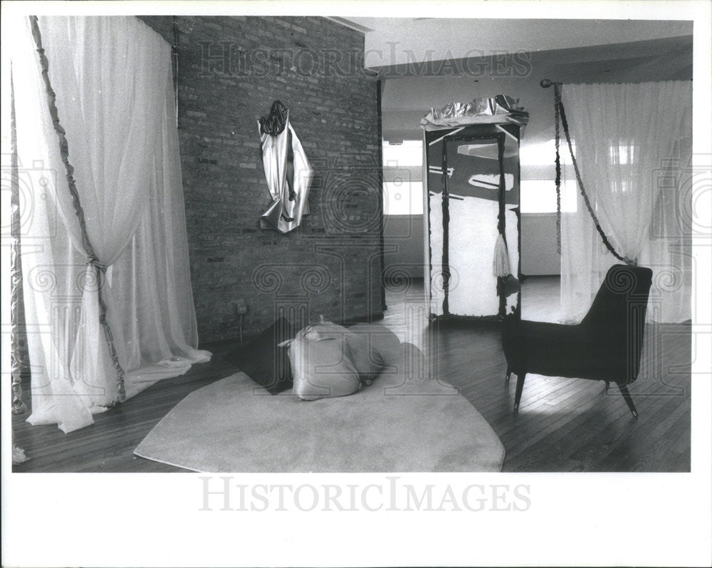 1992 Press Photo Celeste Stola Fabric Draped  Copper Pipe Room Divider - Historic Images