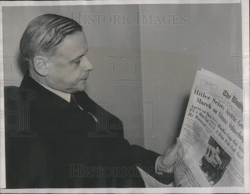 1938 Press Photo Austiran Minister Edgar L.G. Prochinik In His Study Reading - Historic Images