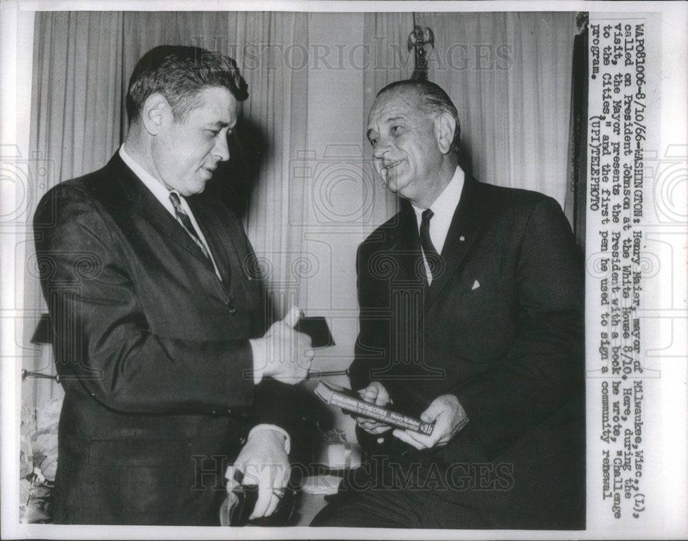 1966 Press Photo Henry Maier Mayor of Milwaukee &amp; President Johnson - Historic Images