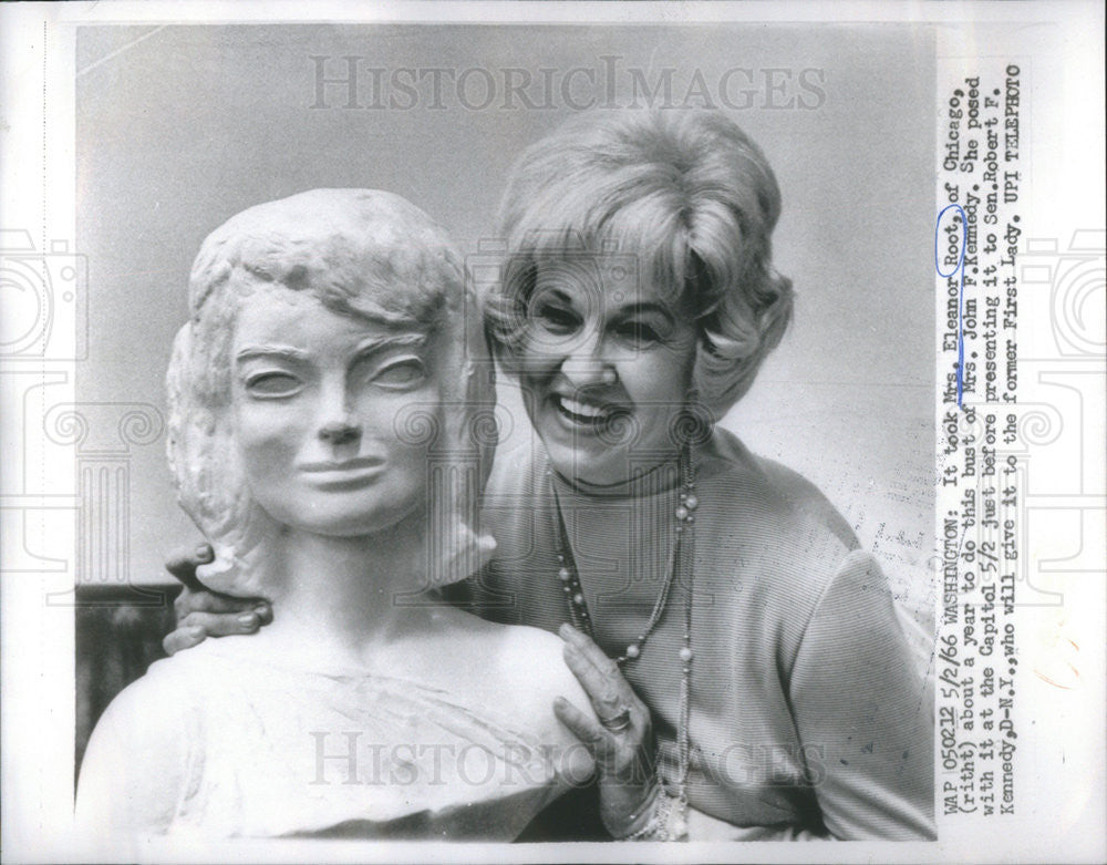 1966 Press Photo Mrs Eleanor Root, Bust of John F Kennedy - Historic Images