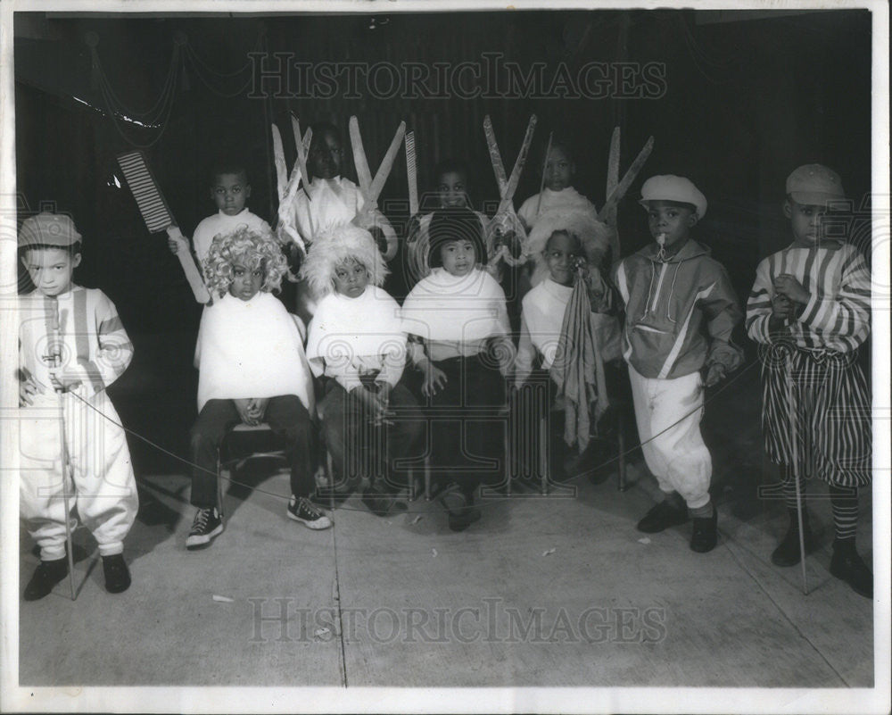 1985 Press Photo Grand Opera, Holy Angels Church, Little Angels - Historic Images