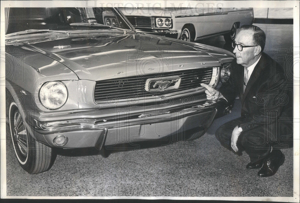 1965 Press Photo Fred Litsinger Looks At 1966 Ford Mustang In His Showroom - Historic Images