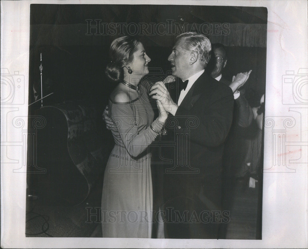 1946 Press Photo Anatole Litvak/Movie Director/Joan Fontaine/Actress - Historic Images