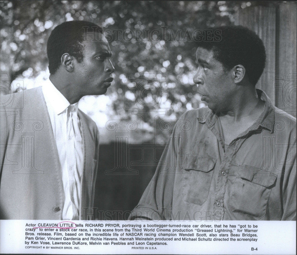 1977 Press Photo Cleavon Little &amp; Richard Pryor from a scene in &quot;Greased Lightning&quot; - Historic Images