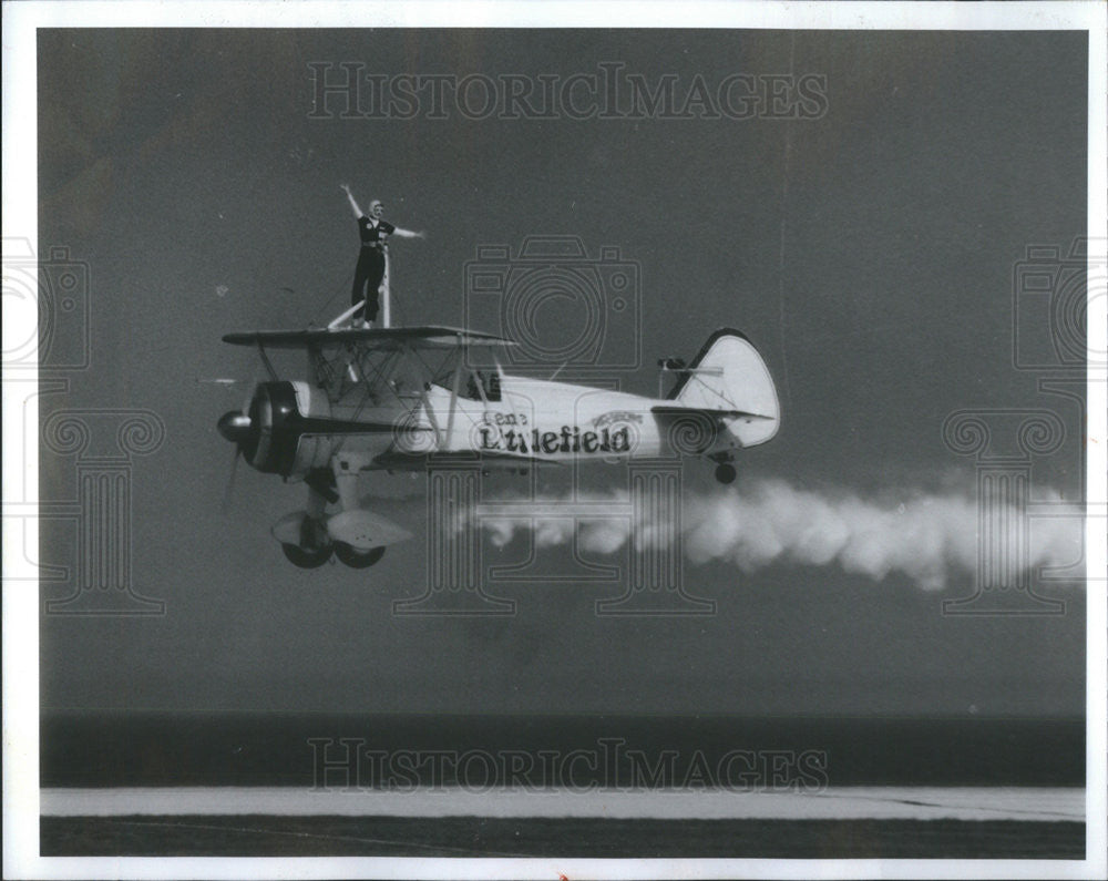 1991 Press Photo Gene Littlefield Atop Wing Plane Meigs Field Chicago - Historic Images