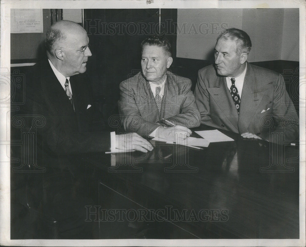 1947 Press Photo Guy Richardson Consultant Bernard Fallon Walter McCarter - Historic Images