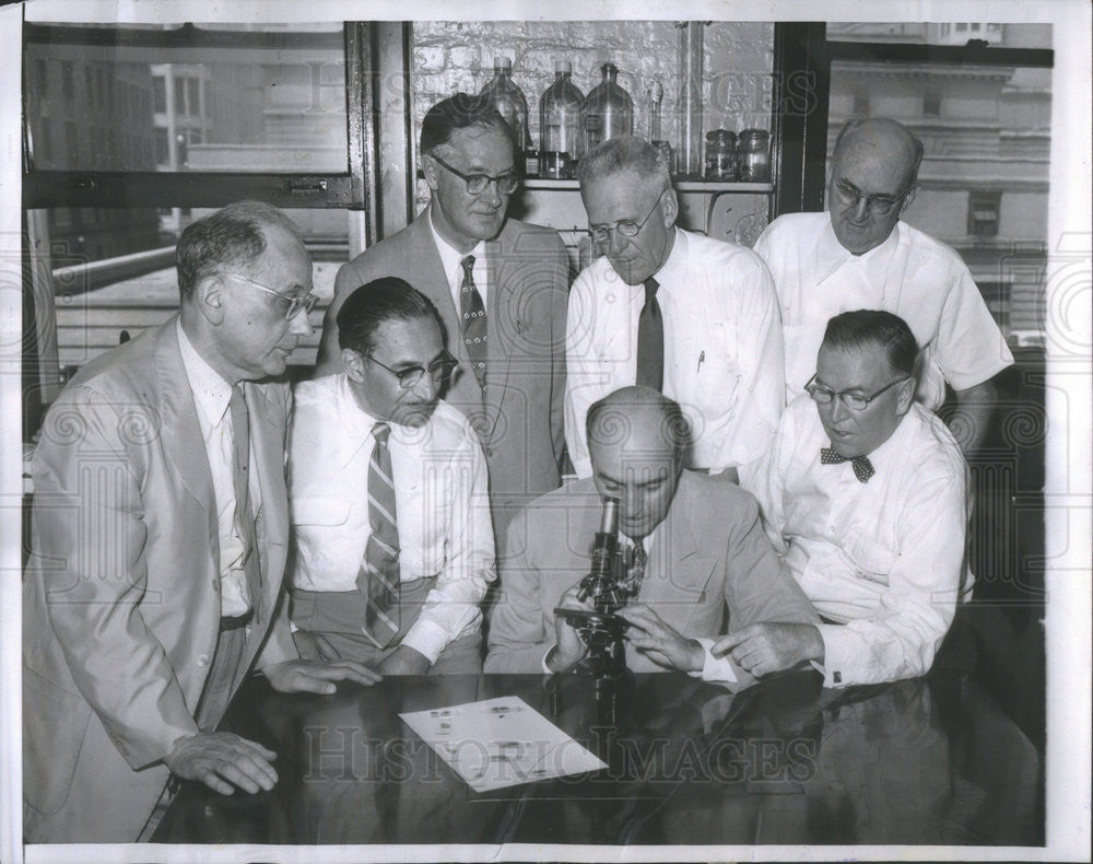 1954 Press Photo Chicagos Top Pathologists investigating Thorne&#39;s Cause of Death - Historic Images