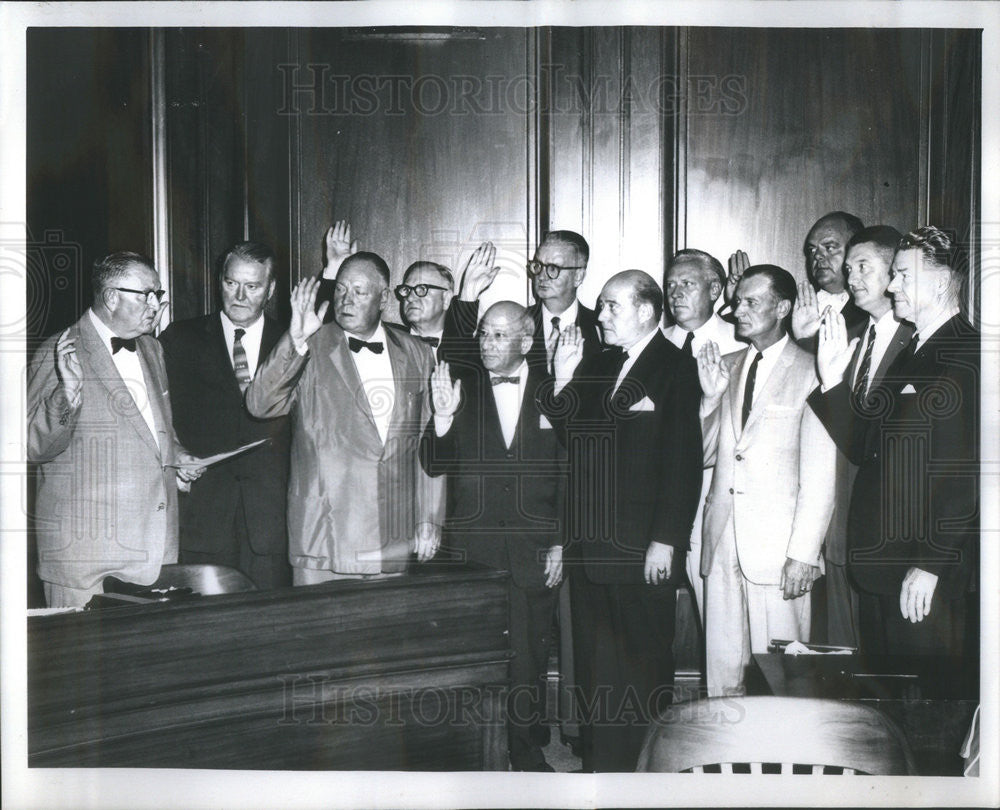 1960 Press Photo All are Being Sworn in at Inquest of Helicopter Crash - Historic Images