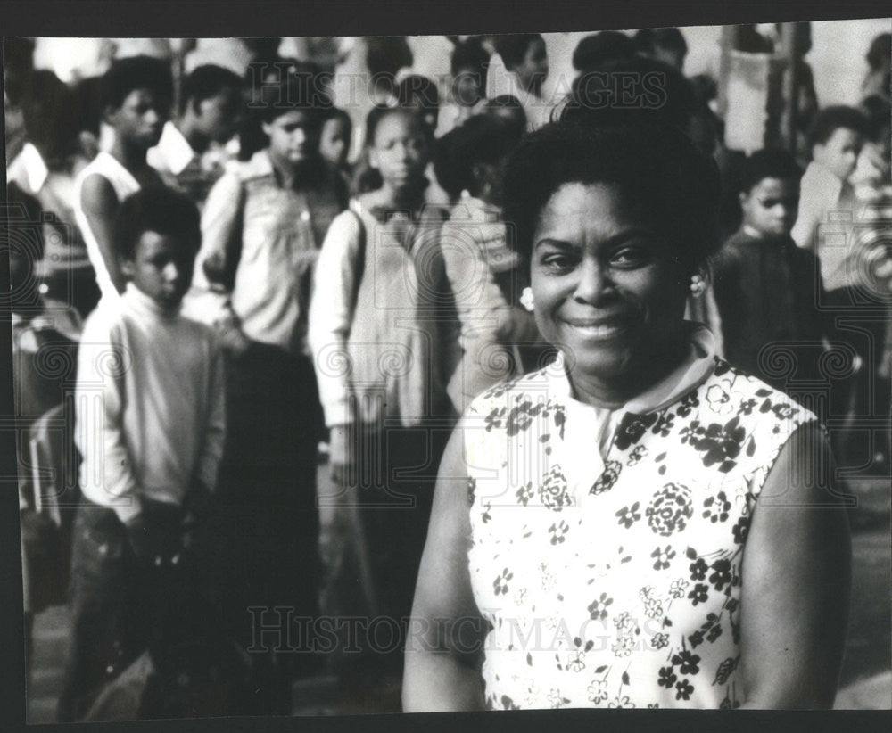 1977 Press Photo School principal Hermese Roberts of Mayo School - Historic Images