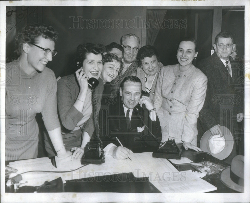 1957 Press Photo Bob Robinson at Bob Robinson headquarters - Historic Images