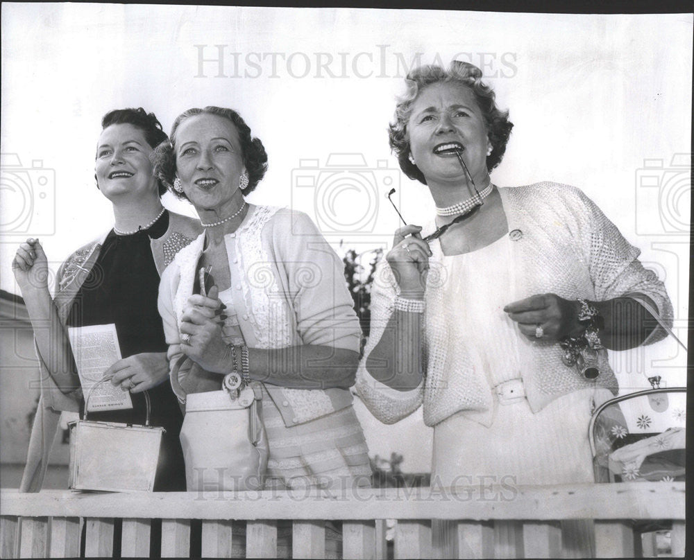 1956 Press Photo Mrs MB Brown,Mrs DD Rickey,Mrs JP Roberts at the horseraces - Historic Images