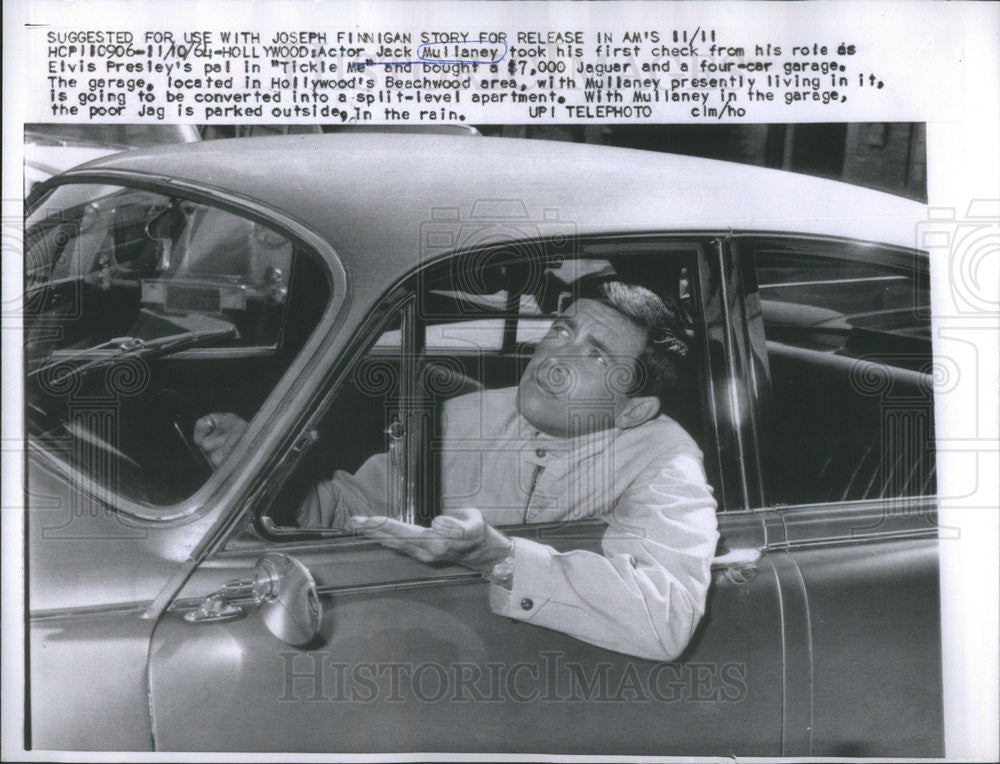 1964 Press Photo Jack Mullaney from a scene in &quot;Tickle Me&quot; - Historic Images