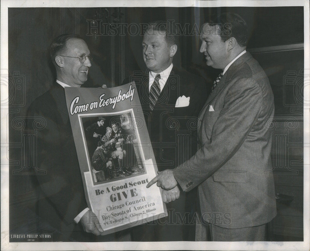 1947 Press Photo Paul Mullaney Loop vice chairman w/ John McDonough - Historic Images