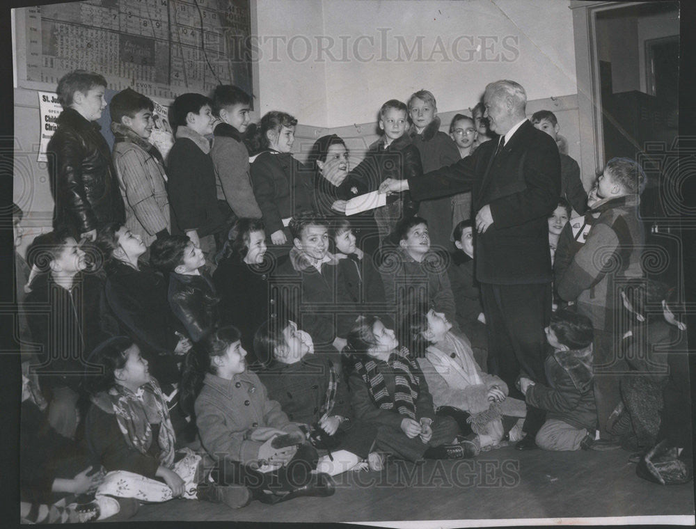 1956 Press Photo Captain Martin E Mullen Good Citizens Club Eugene Field School - Historic Images