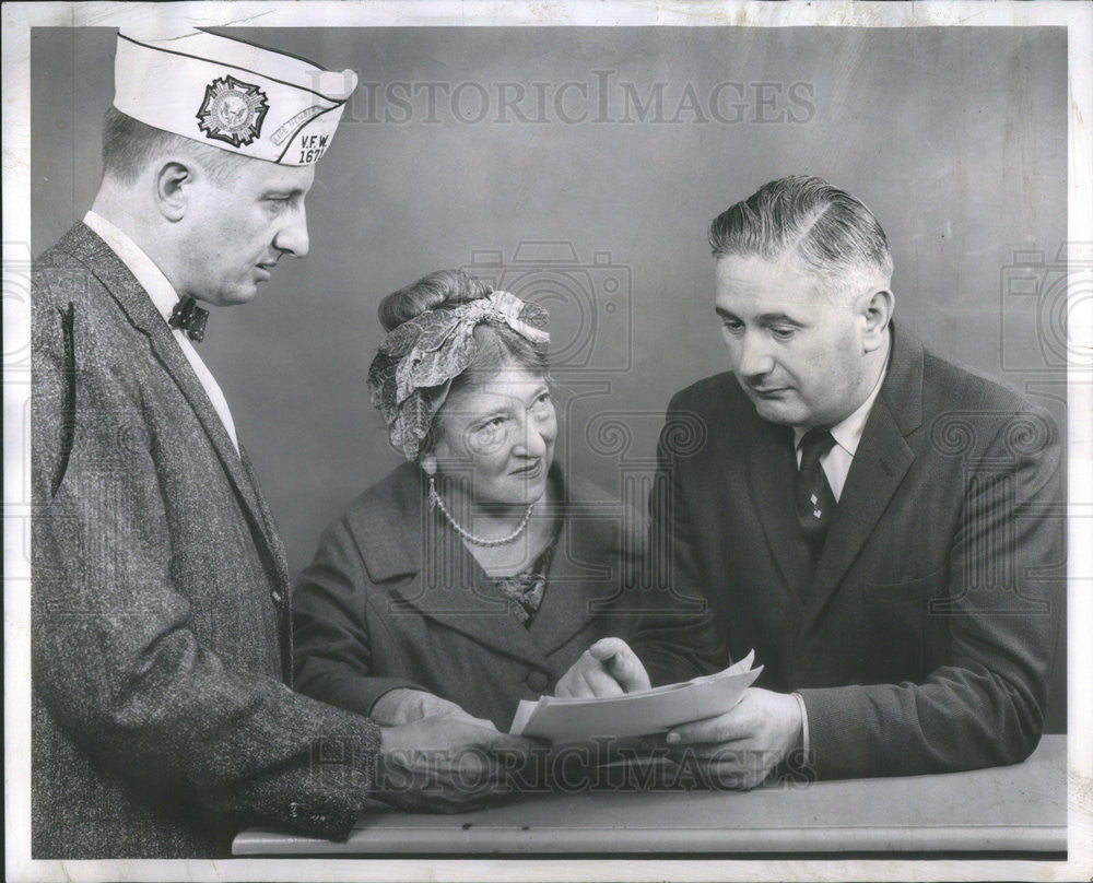 1961 Press Photo Free East Germany Commander Arthur J Muller Mathilde Ernestine - Historic Images