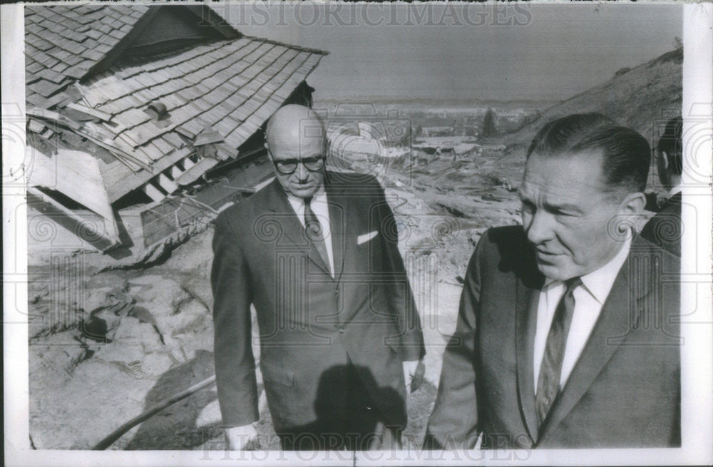 1963 Press Photo James Roosevelt and Samuel Yorty View Damage in Baldwin Hills - Historic Images