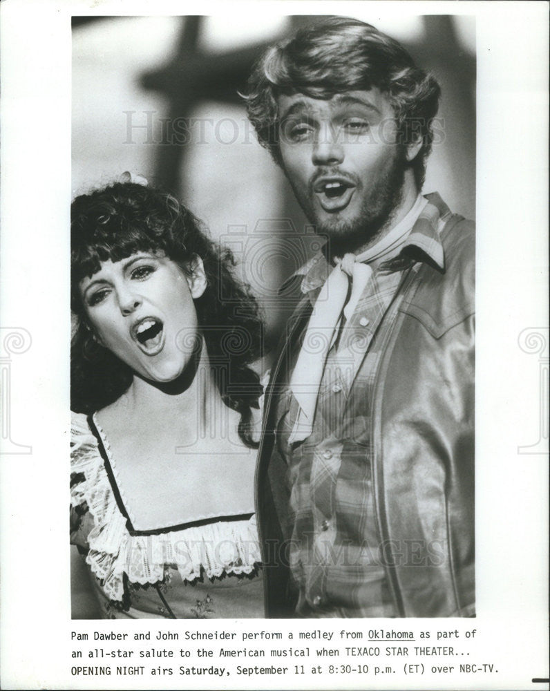 1982 Press Photo Pam Dawber And John Scneider Sing Oklahoma Medley-Texaco Star - Historic Images