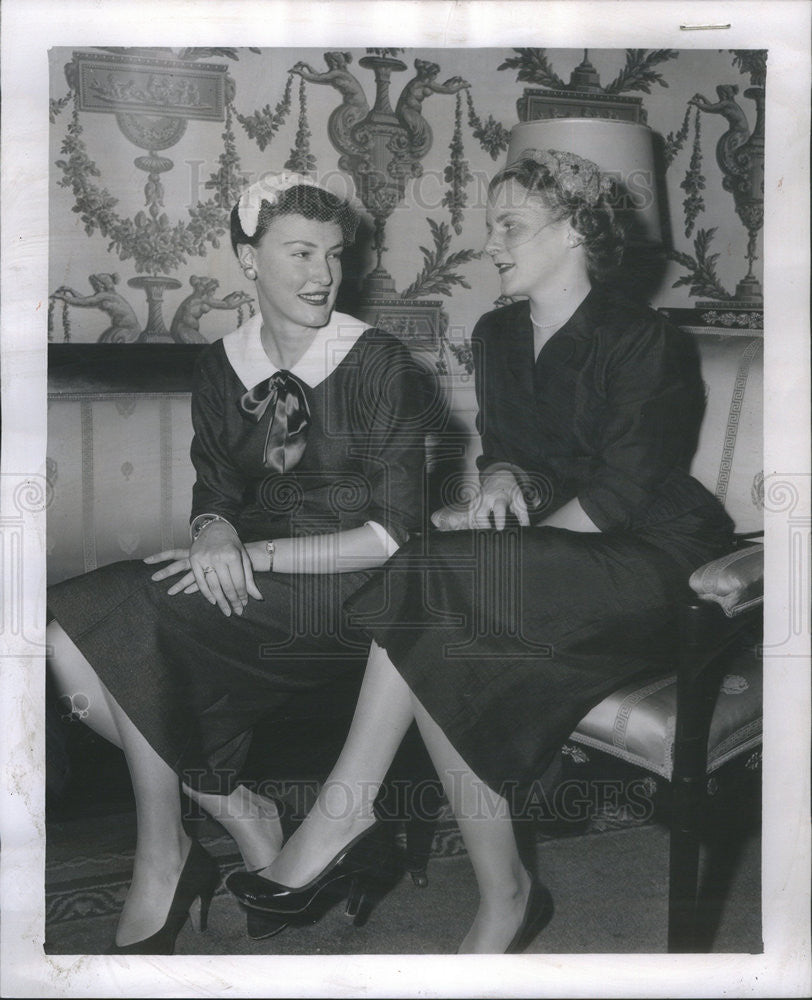 1954 Press Photo Marianne Neuses, and Mrs Richard F Sparks - Historic Images