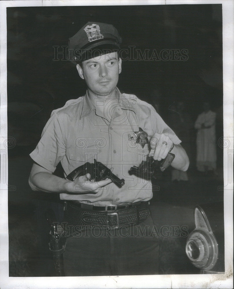 1957 Press Photo Brookefield Patrolman Holding Two Guns After Shooting Both 38&#39;s - Historic Images