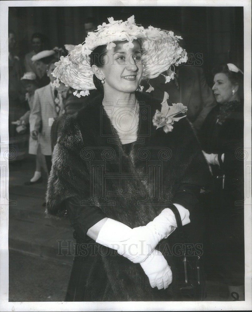 1957 Press Photo Olga Nikolich with a flowery hat - Historic Images