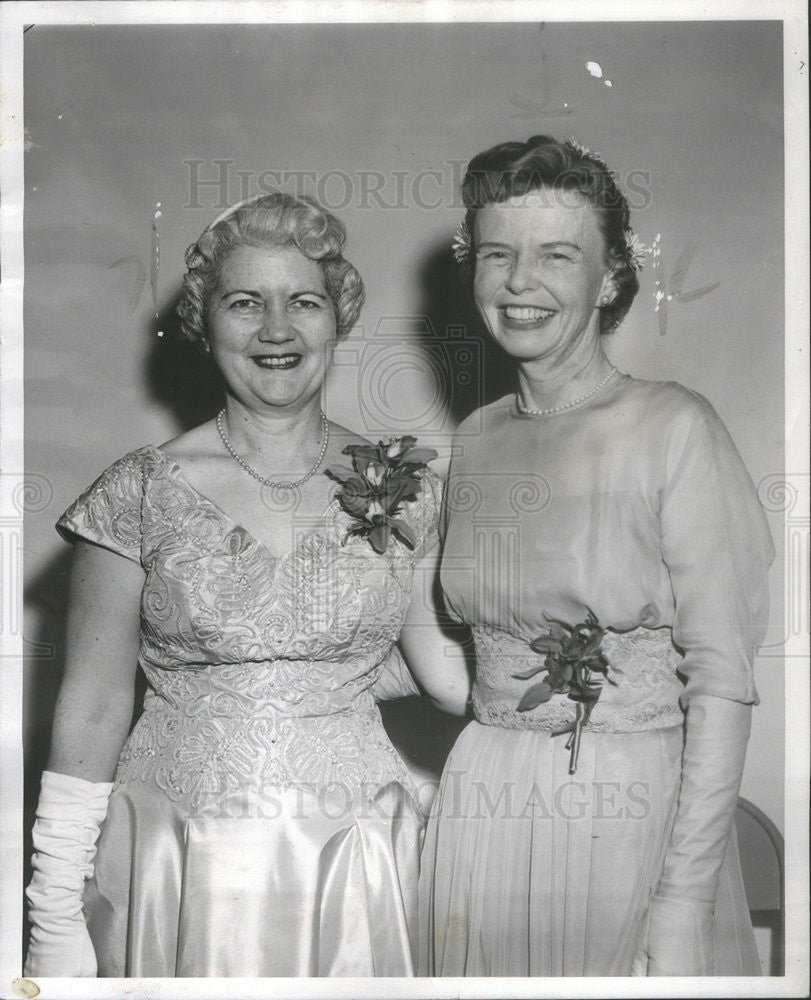 1958 Press Photo Mrs JH Nilson, Mrs WR Tobey - Historic Images