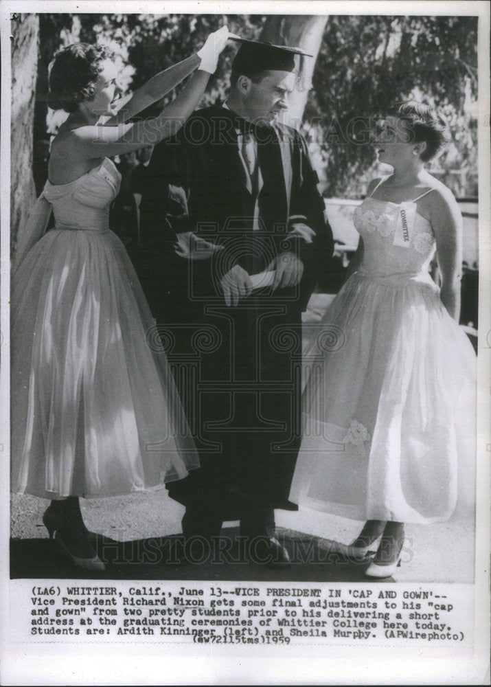 1959 Press Photo VP Richard Nixon at Whittier College graduation ceremonies - Historic Images