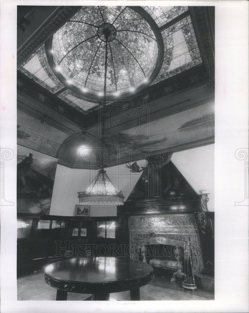 1991 Press Photo Tiffany Skylight in the RH Love Galleries of Chicago - Historic Images