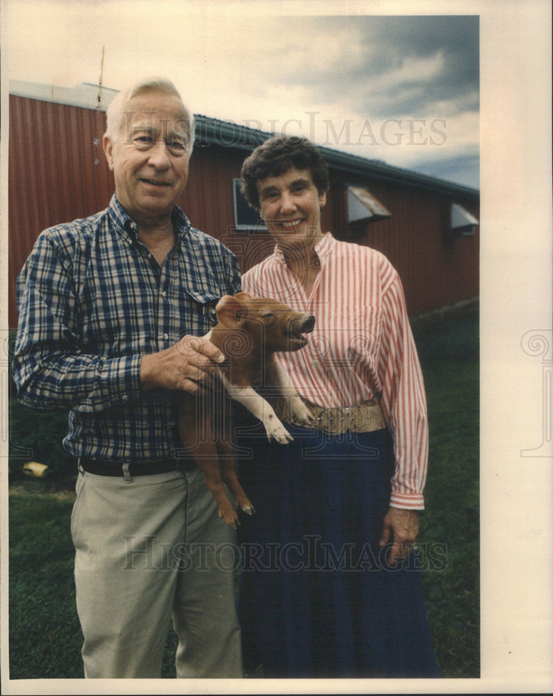 1987 Press Photo Nob and Grace Nickel on their Woodstock.Ill farm - Historic Images