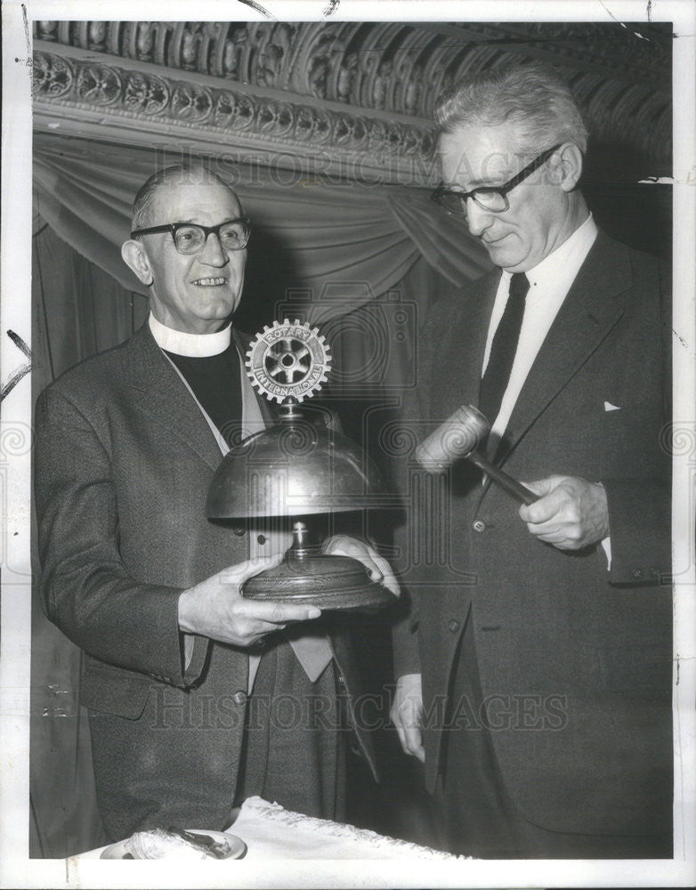 1960 Press Photo Pastor Martin Niemoeller of Wiesbaden, Germany - Historic Images