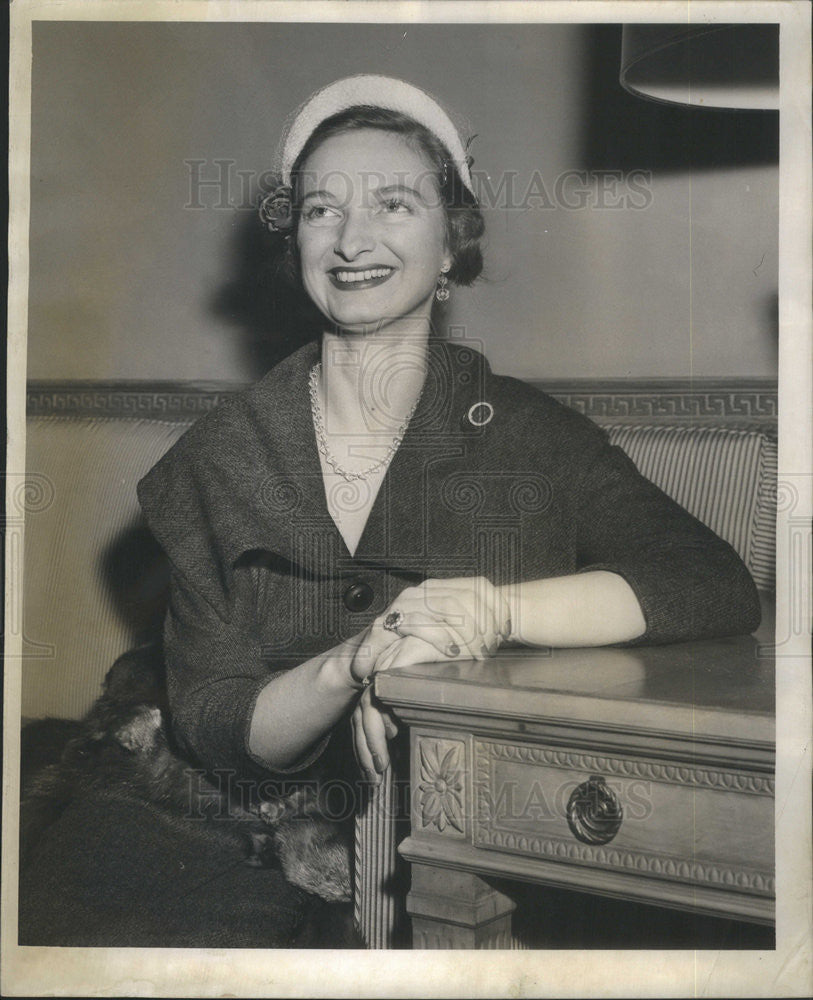 1955 Press Photo Beverly Pattishall Junior League President Chicago - Historic Images