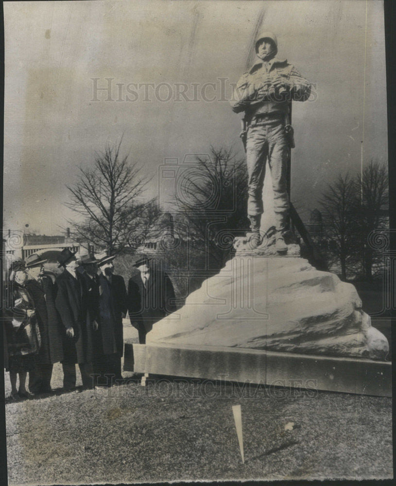 1947 Press Photo Mrs.George S. Patton Jr. looks at proposed statue of Gen. - Historic Images