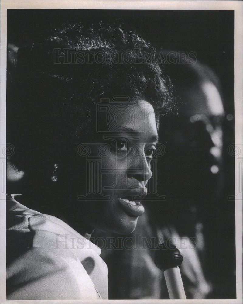 1975 Press Photo  Nancy Patterson Speaking At Board Of Education For Strike - Historic Images