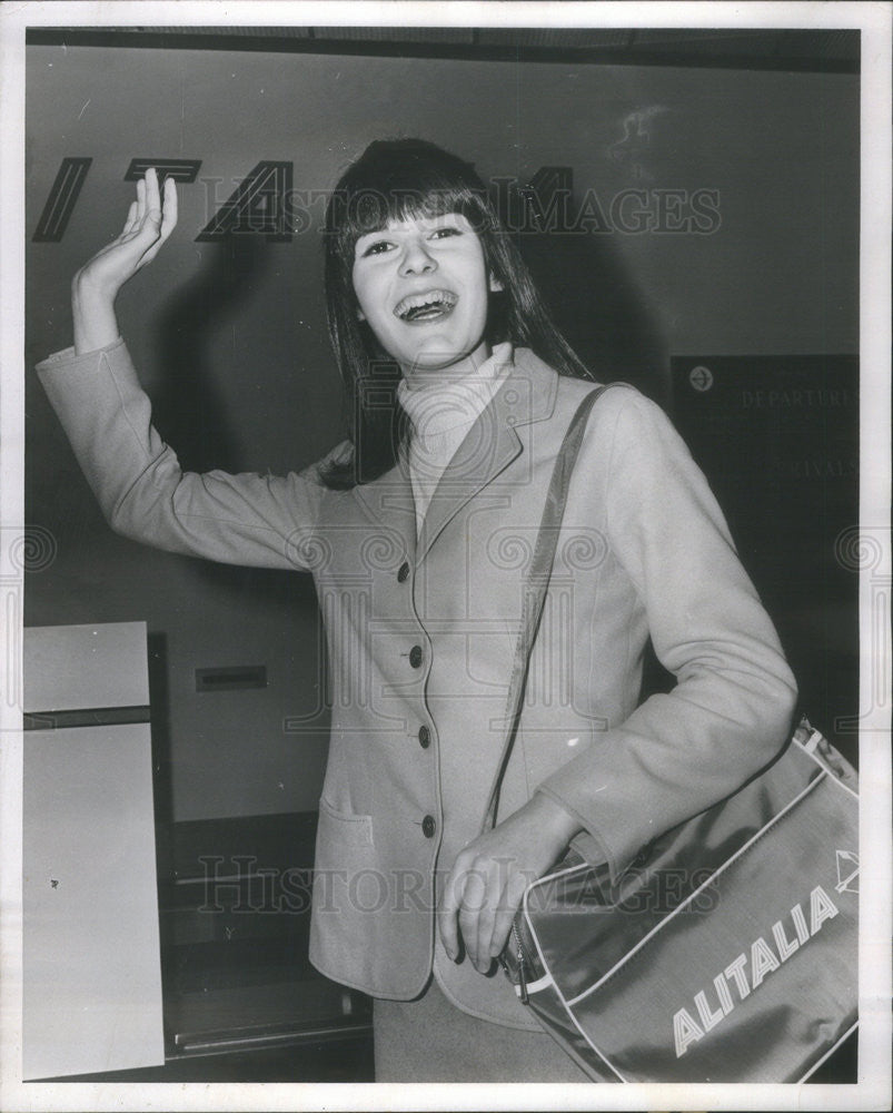 1966 Press Photo Perini Patrizia En route to International Teenager Contest - Historic Images