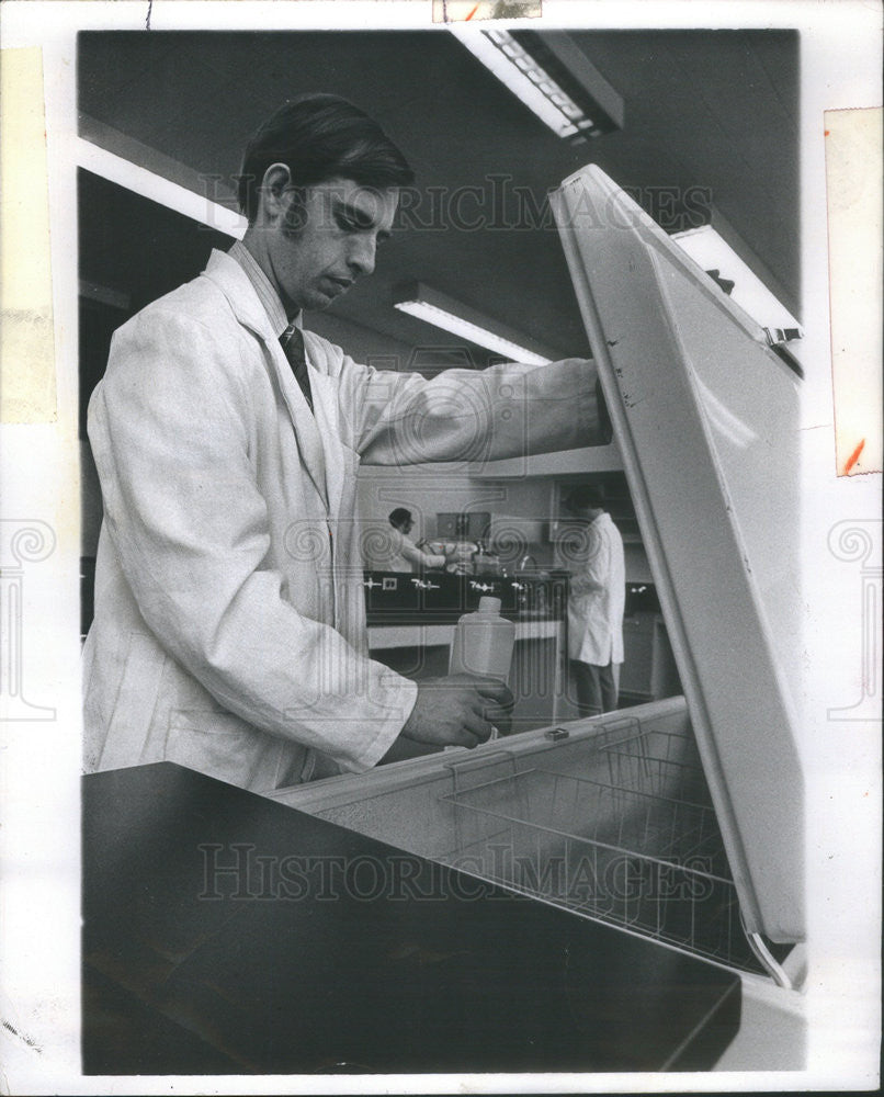 1973 Press Photo James Brophy Academic Vice President Illinois Institute - Historic Images