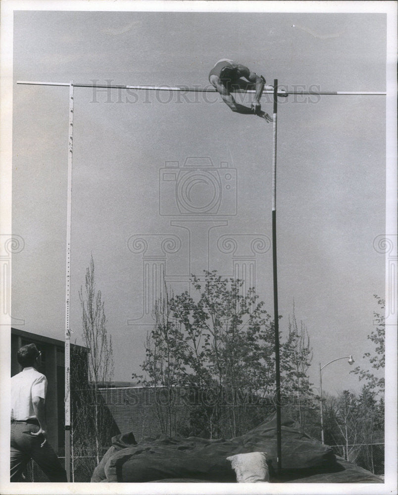 1964 Press Photo Bob Nuetzling. - Historic Images