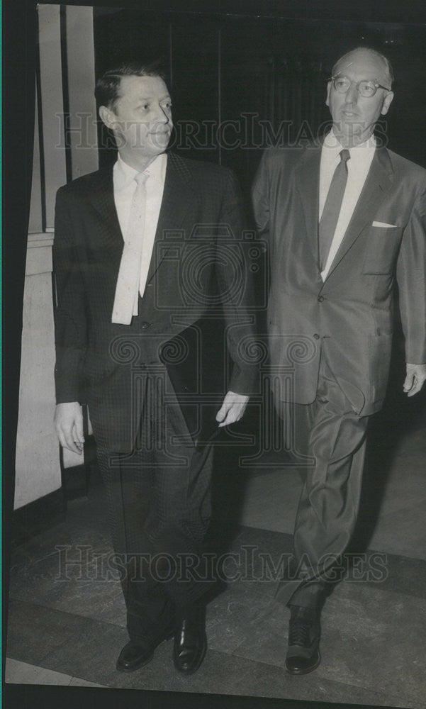 1956 Press Photo Frank Oliver, &amp; William Lydon leave grand jury room. - Historic Images