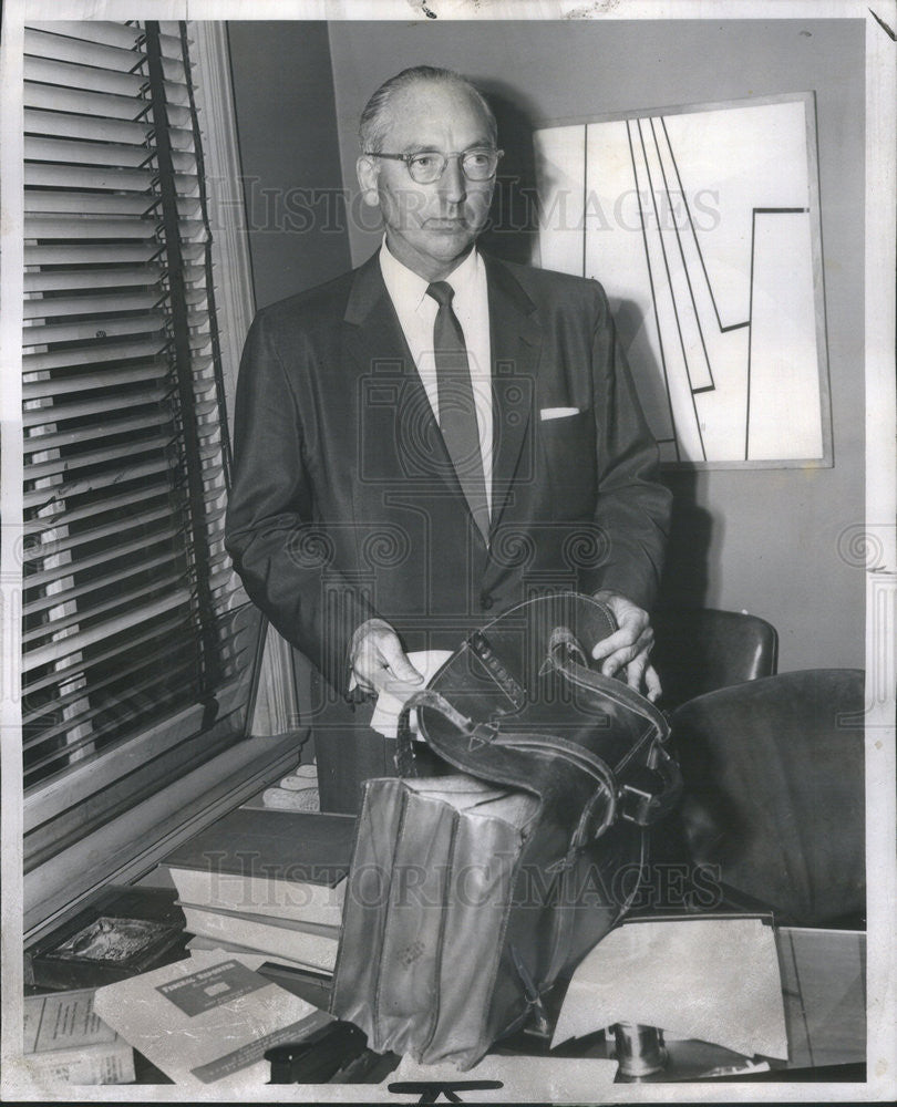 1956 Press Photo William Lydon preparing for questioning on Hodge case. - Historic Images