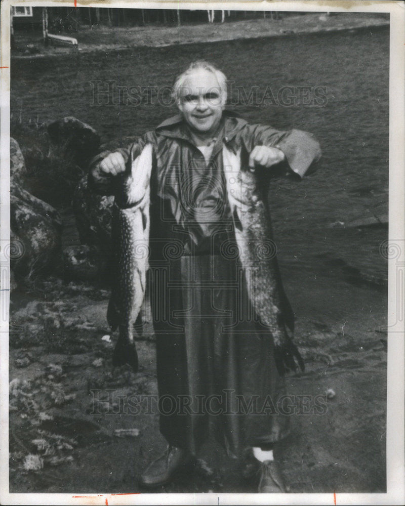 1972 Press Photo Bob MacAdam  Sabourin Lake Ontario Fishing Union League Club - Historic Images