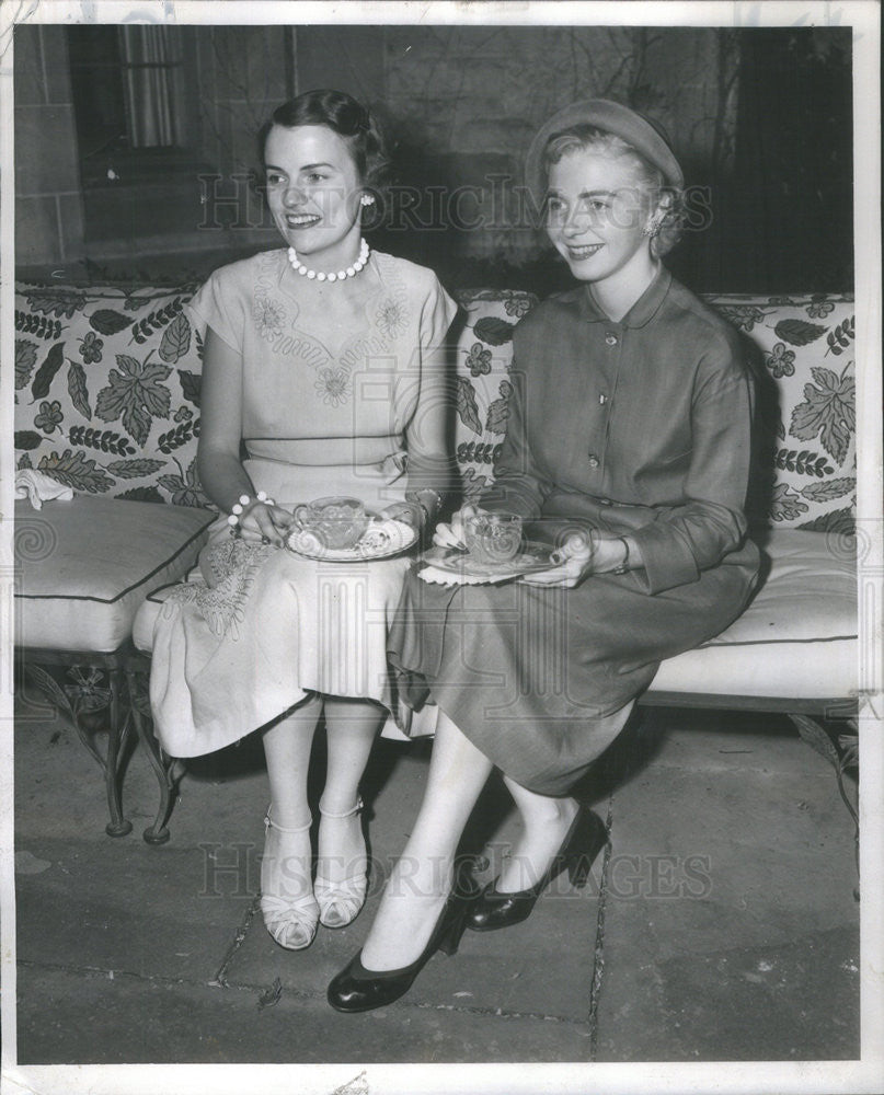 1952 Press Photo Miss Louise Lyman Mrs Edward Brennan Tea Illinois