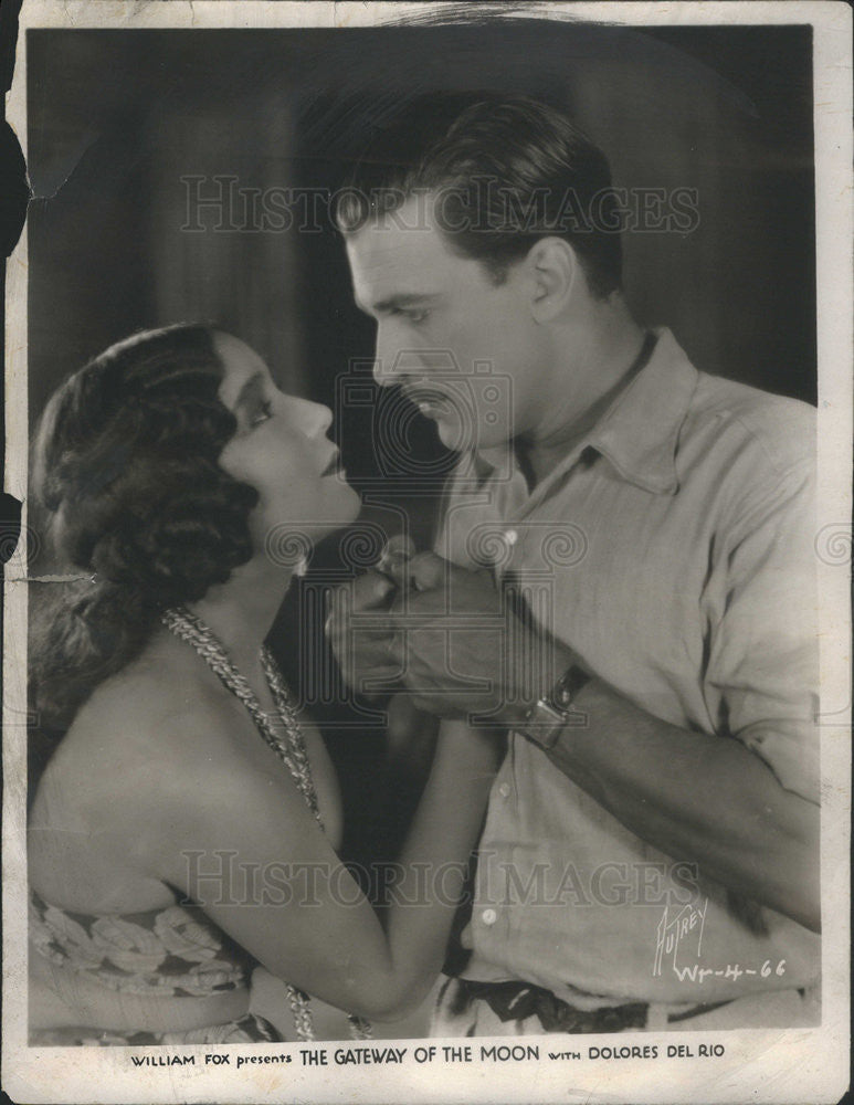 1928  Press Photo Walter Pidgeon, Delores Del Rio in"The Gateway of The Moon." - Historic Images