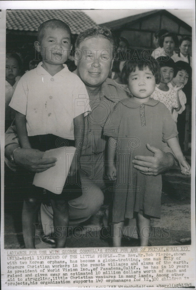Press Photo Reverend Bob Pierce President World Vision Korean Orphans - Historic Images