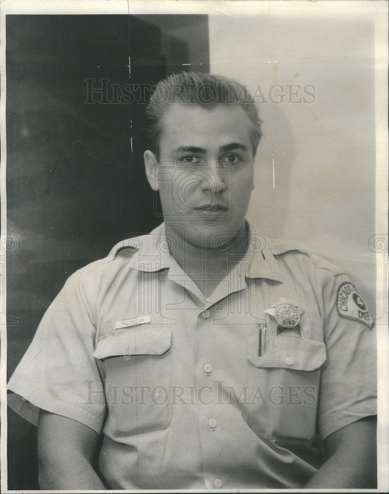 1966 Press Photo Patrolman Paul  Pietrzak was hit by a baseball bat at Caulmet - Historic Images