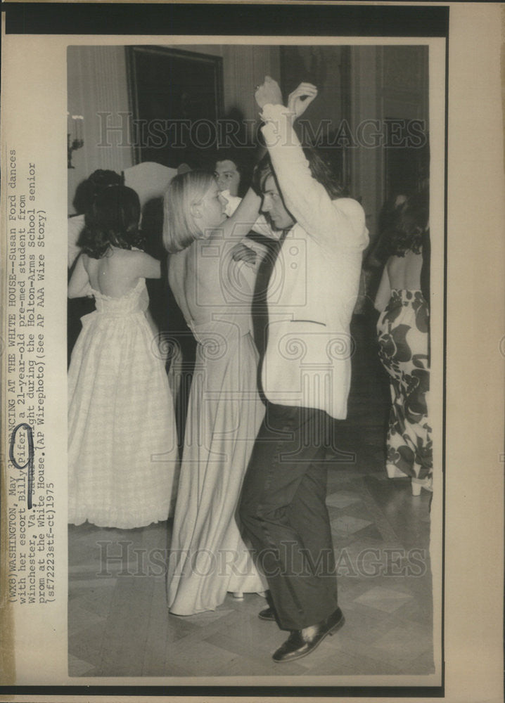 1975 Press Photo Susan Ford Escort Billy Pifer Holton-Arms School Senior Prom - Historic Images