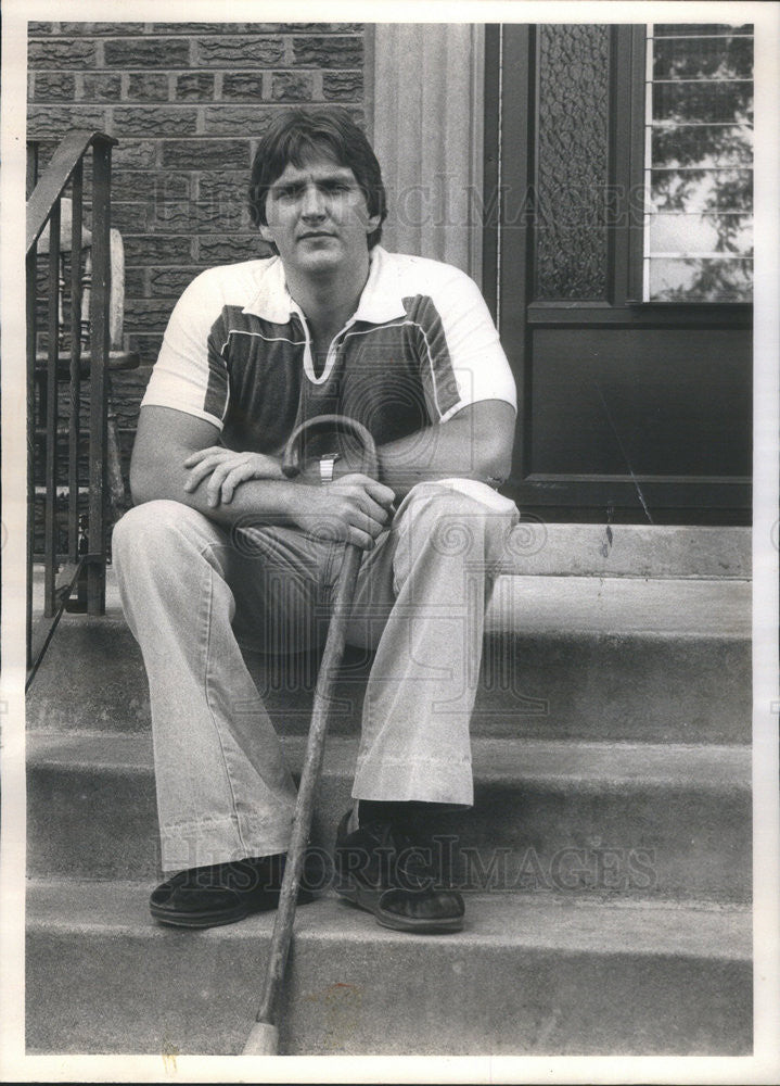 1980 Press Photo Edward Piggott Victim Sniper Attack Cane - Historic Images