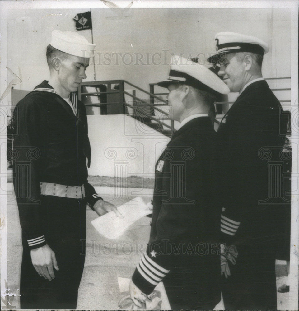 1955 Press Photo Edward C. Nixon, graduated honor man at the Naval Training - Historic Images