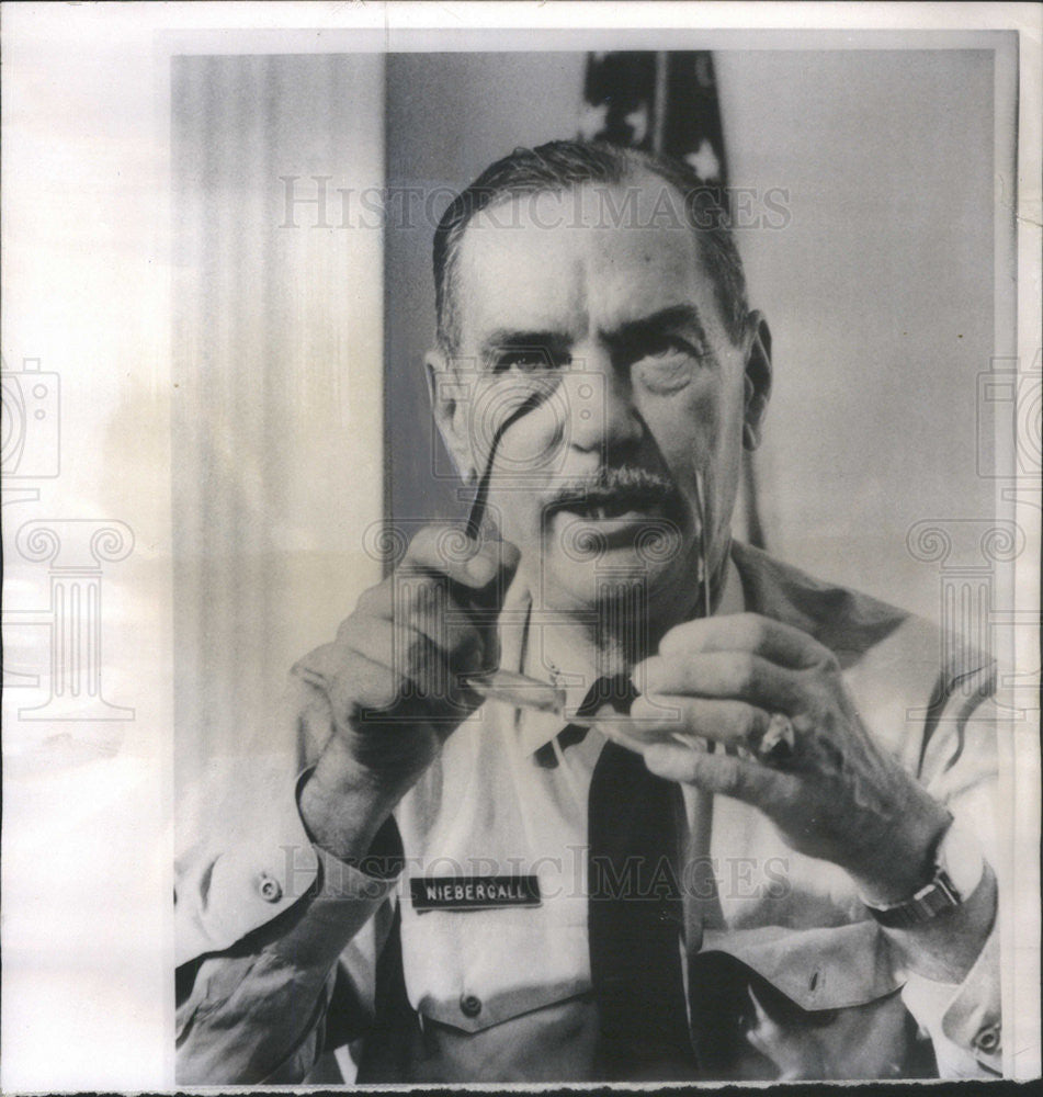 1965 Press Photo Coast Guard Capt. V.G. Niebergall Press Conference Yarmouth - Historic Images