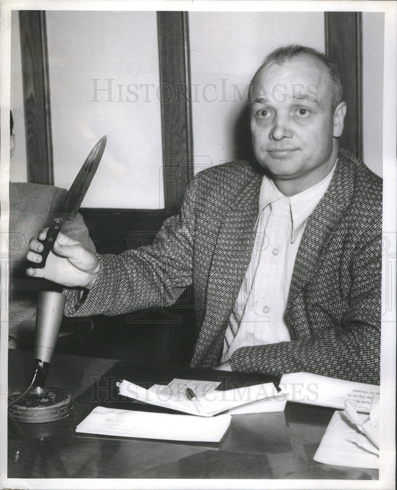 1956 Press Photo Officer John McIntyre - Historic Images