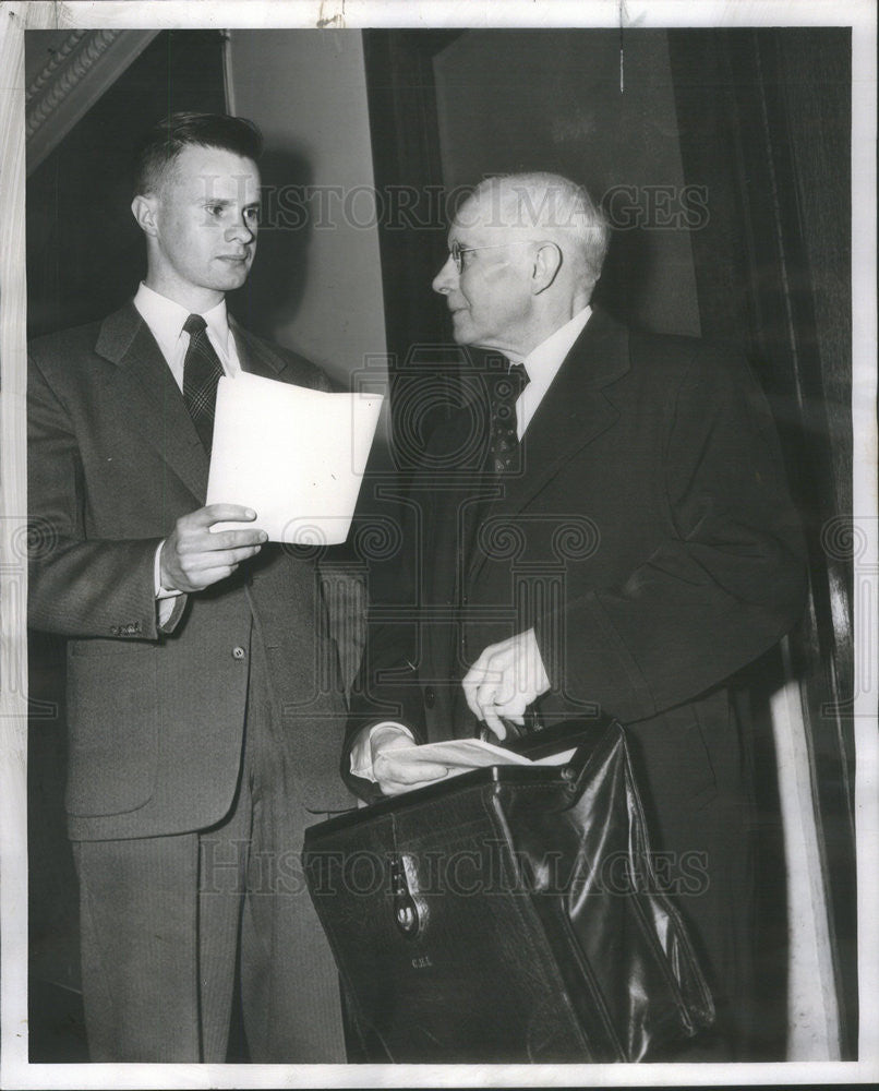 1954 Press Photo U.S Policy Protestor Bradford Lyttle With Father Charles Lyttle - Historic Images