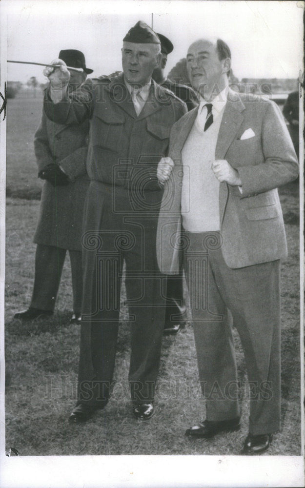 1958 Press Photo Presidential Candidate Adlai Stevenson Parris Island Marine - Historic Images